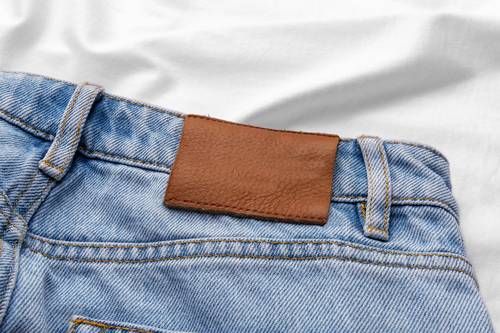 服装标签吊牌PS样机模板 - PNG派