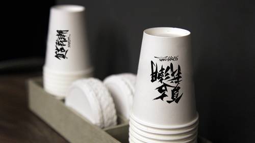 国潮餐饮品牌提案之内VI全套效果展示PSD模板 - PNG派