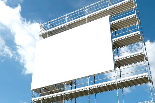 户外大型广告展示PS样机模板 - PNG派