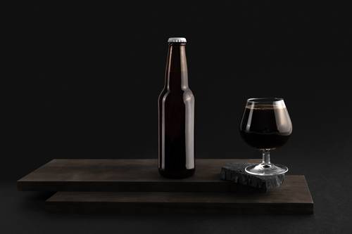 啤酒瓶易拉罐包装展示PS样机模板 - PNG派