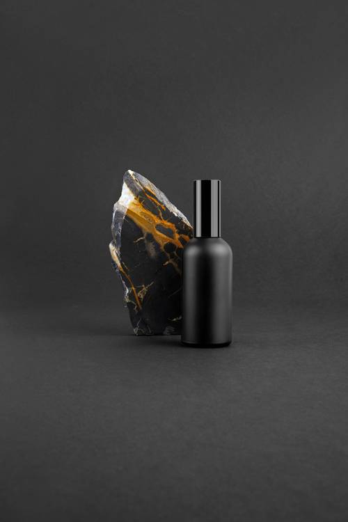 高端暗黑系化妆品VI样机组合展示PS模板 - PNG派