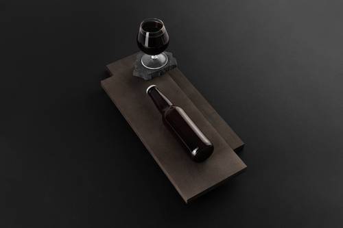 啤酒瓶易拉罐包装展示PS样机模板 - PNG派