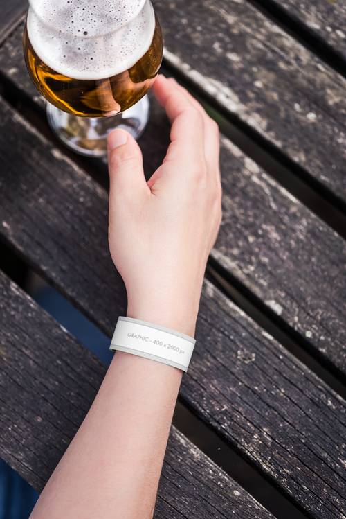 手腕带纸环PS样机模板 - PNG派