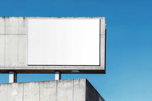 户外大型广告牌PS样机模板 - PNG派