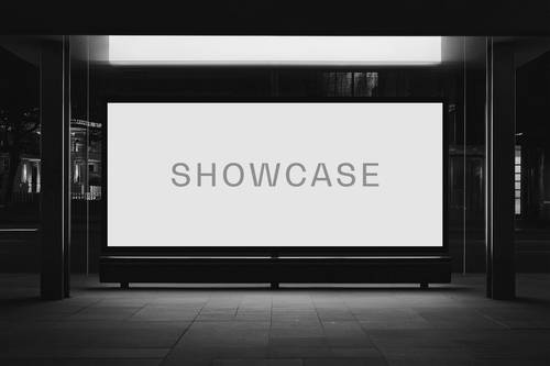 夜晚灯光公交站台广告牌PS样机模板 - PNG派