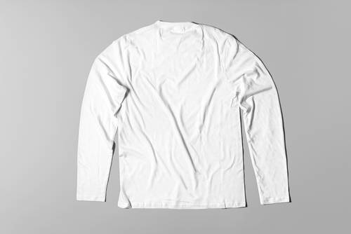 长袖T恤的服装展示PS样机模板 - PNG派