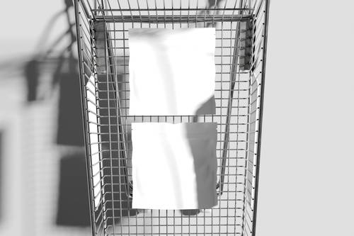 购物车里面的零食包装袋PS样机模板 - PNG派