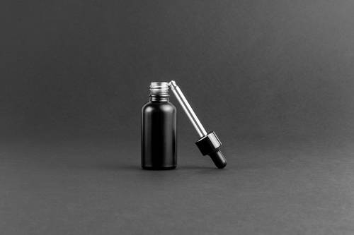 高端暗黑系化妆品VI样机组合展示PS模板 - PNG派