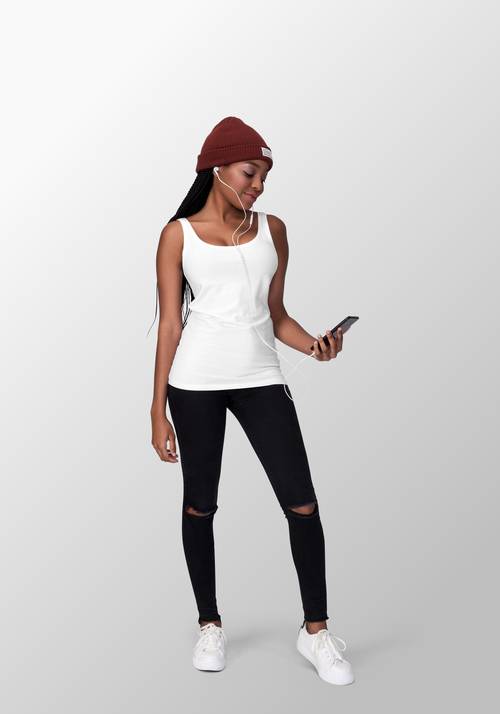 女性身穿服装展示PS样机模板 - PNG派