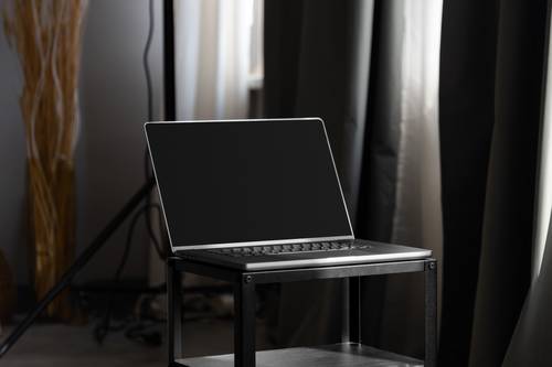 MacBook Pro场景展示PS样机模板 - PNG派