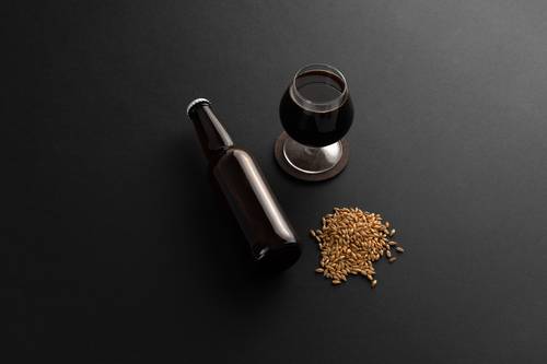 啤酒瓶易拉罐包装展示PS样机模板 - PNG派