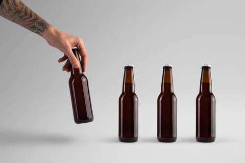 啤酒瓶易拉罐包装展示PS样机模板 - PNG派