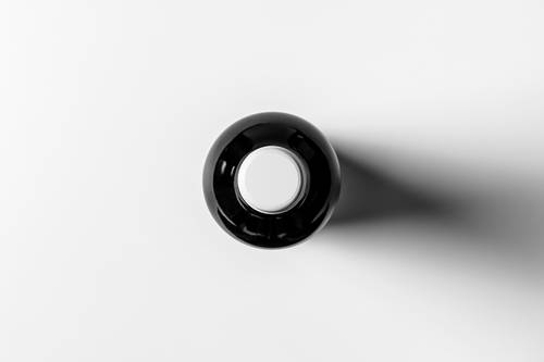 单瓶葡萄酒瓶和手提袋PS样机模板 - PNG派