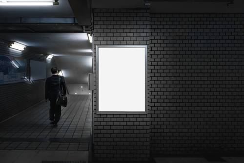 城市路边街道广告牌PS样机模板 - PNG派