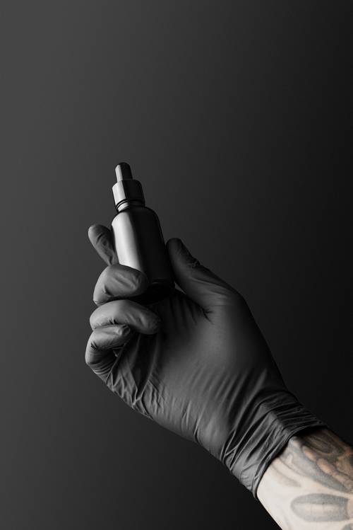 高端暗黑系化妆品VI样机组合展示PS模板 - PNG派