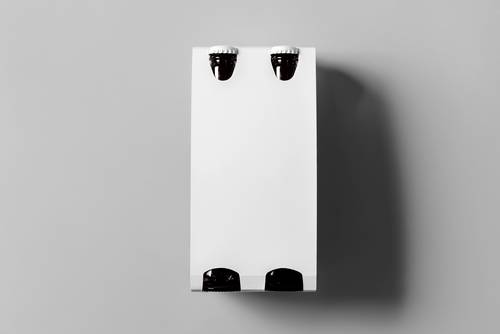 黑啤包装PS样机模板 - PNG派