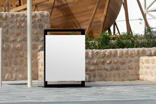 城市路边街道广告牌PS样机模板 - PNG派