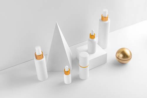 高端美妆护肤包装组合展示PS样机模板 - PNG派