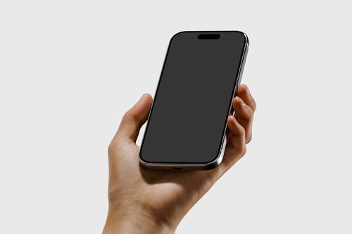 手拿iPhone 17 Pro手机PS样机模板 - PNG派