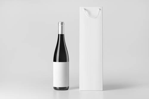 单瓶葡萄酒瓶和手提袋PS样机模板 - PNG派