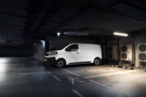 城市户外广告牌宣传物料PS样机模板 - PNG派