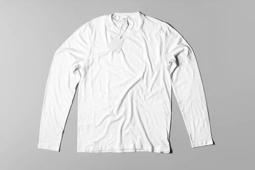 长袖T恤的服装展示PS样机模板 - PNG派