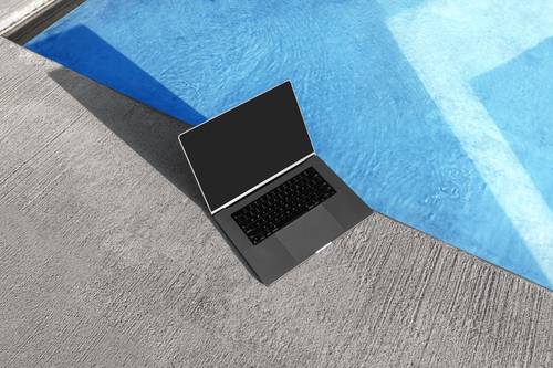 MacBook Pro场景展示PS样机模板 - PNG派