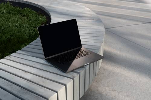 MacBook Pro场景展示PS样机模板 - PNG派