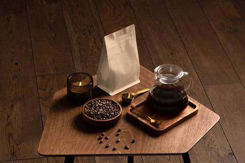 咖啡包装场景展示PS样机模板 - PNG派