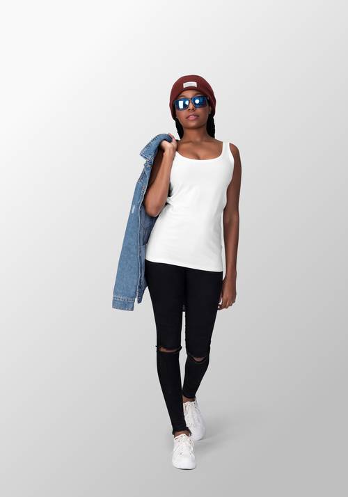 女性身穿服装展示PS样机模板 - PNG派