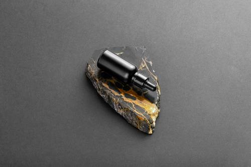 高端暗黑系化妆品VI样机组合展示PS模板 - PNG派