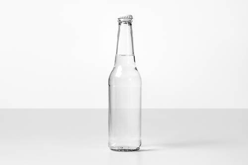 透明玻璃瓶饮料啤酒包装PS样机模板 - PNG派