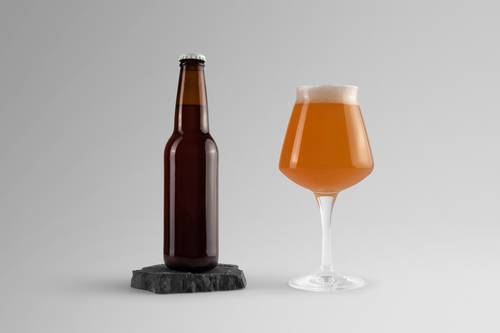 啤酒瓶易拉罐包装展示PS样机模板 - PNG派