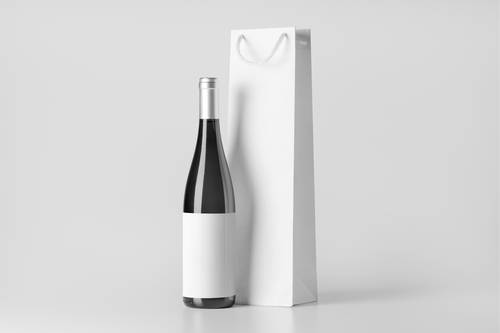 单瓶葡萄酒瓶和手提袋PS样机模板 - PNG派