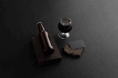 啤酒瓶易拉罐包装展示PS样机模板 - PNG派