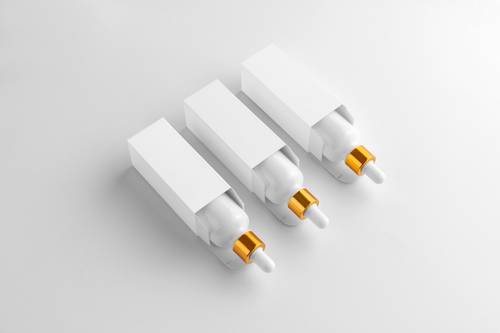 高端美妆护肤包装组合展示PS样机模板 - PNG派