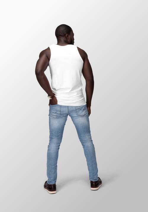 男性身穿休闲服饰展示PS样机模板 - PNG派