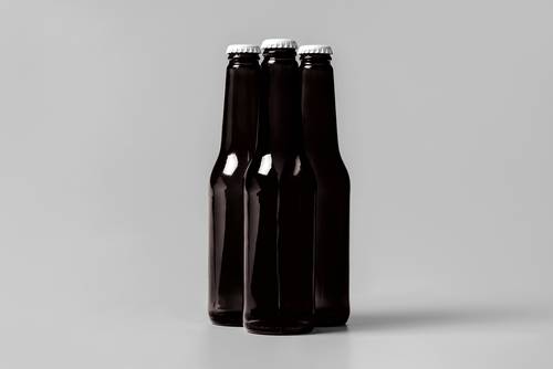 黑啤包装PS样机模板 - PNG派